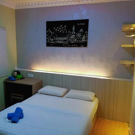 Sleeprest @ Golden Prima Hotel Batam Room photo