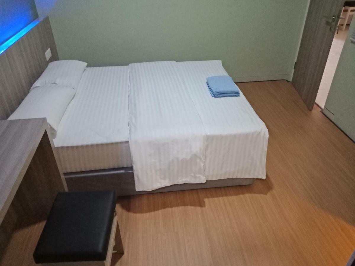Sleeprest @ Golden Prima Hotel Batam Exterior photo