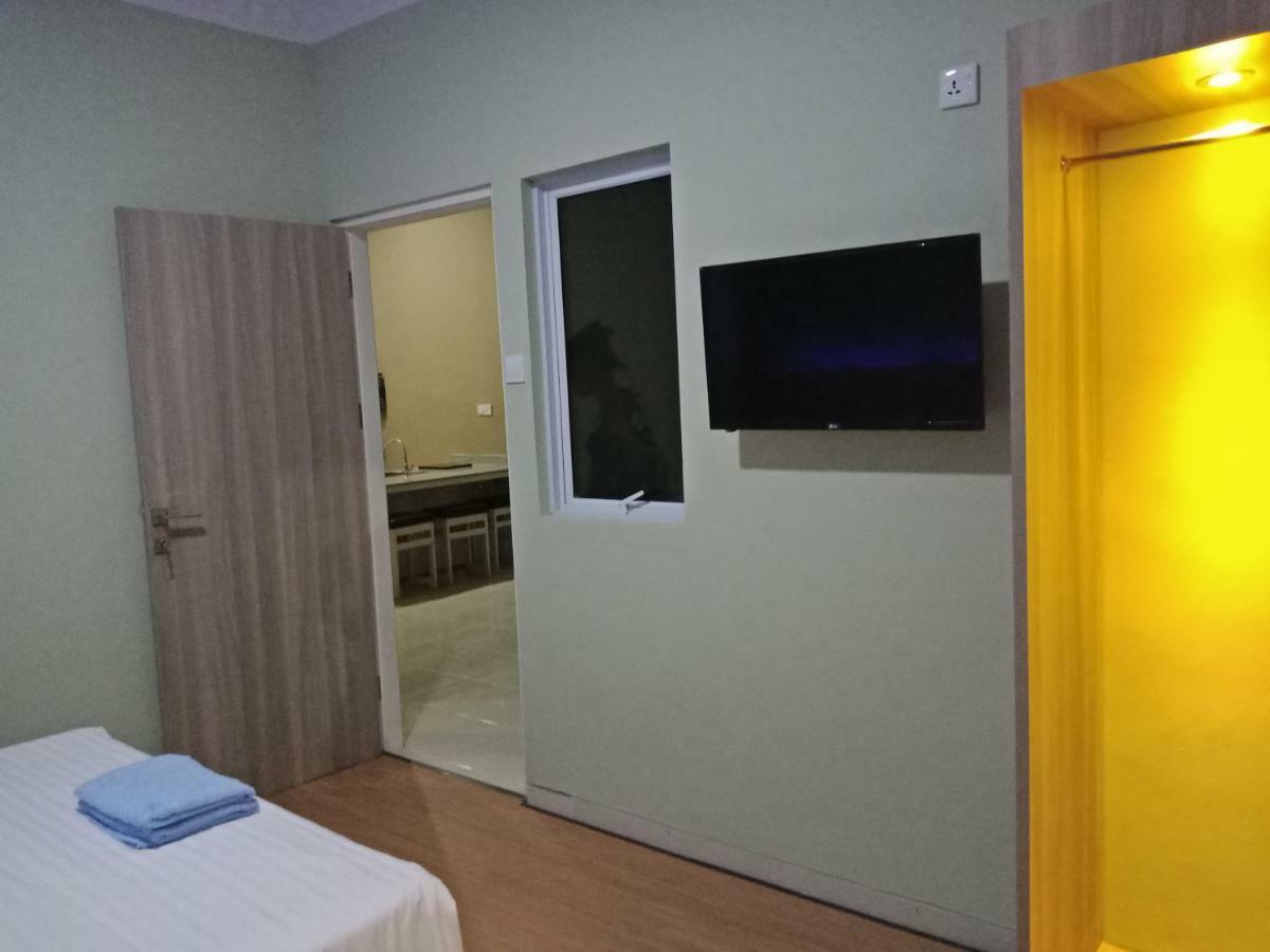 Sleeprest @ Golden Prima Hotel Batam Exterior photo