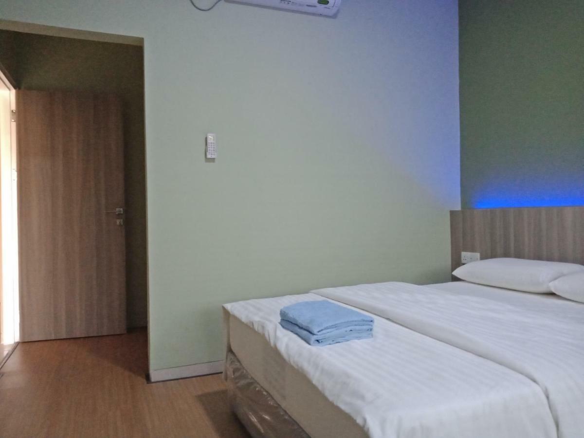 Sleeprest @ Golden Prima Hotel Batam Exterior photo