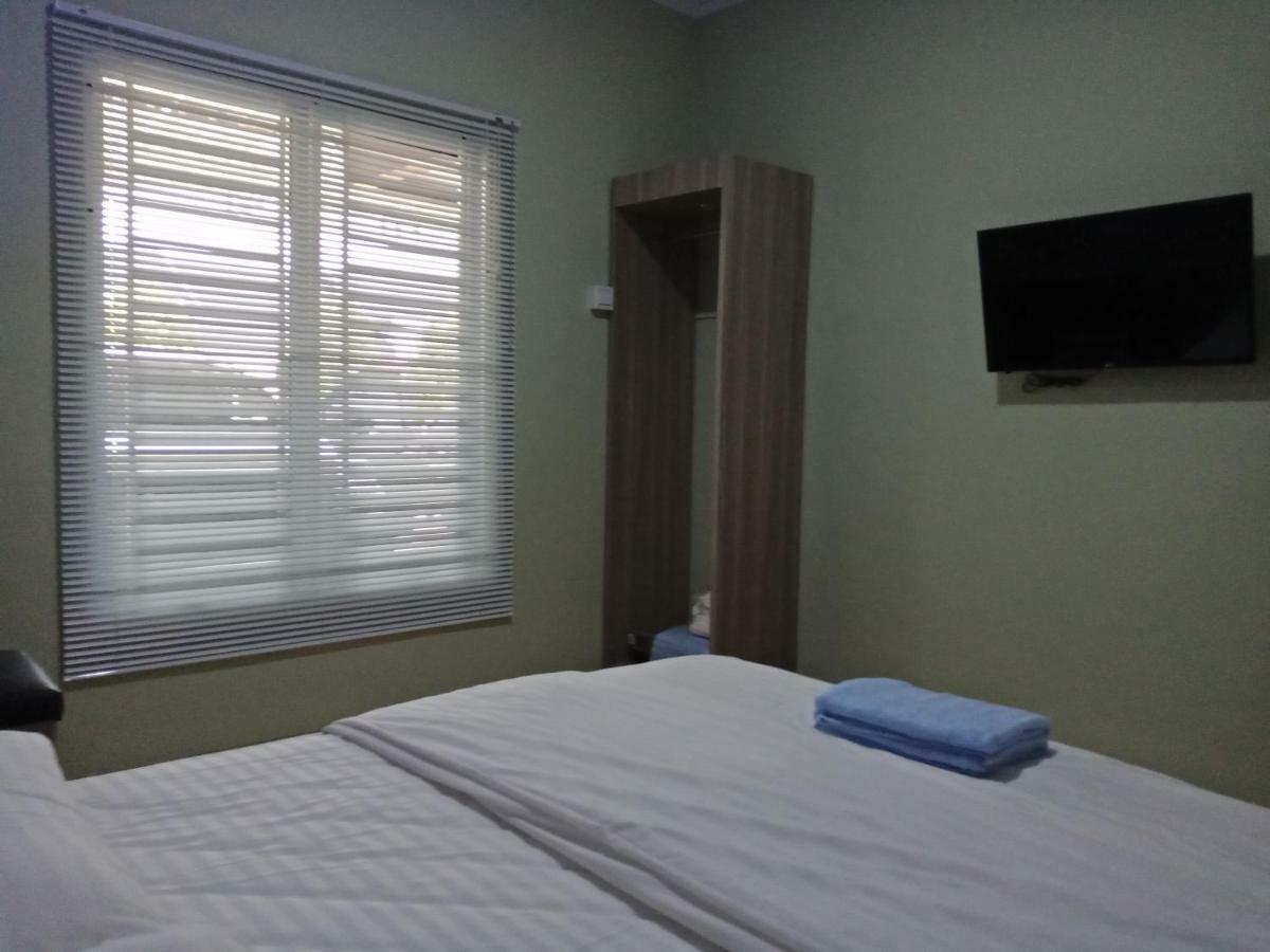 Sleeprest @ Golden Prima Hotel Batam Exterior photo