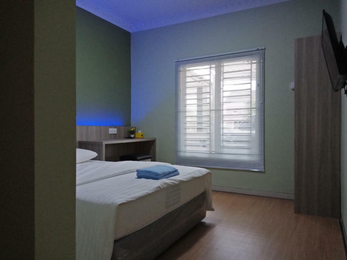 Sleeprest @ Golden Prima Hotel Batam Exterior photo